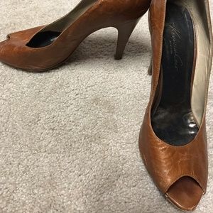 Kenneth Cole Size 9.5 Heels